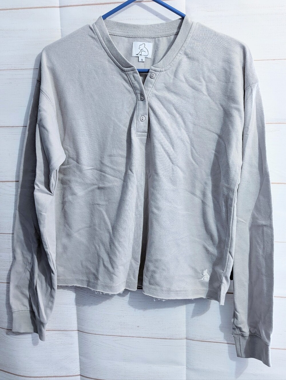 🆕 Kuwallatee Light Gray Super Soft Henley W/ Kuwalla Bear 🐨 Embroidered Emblem